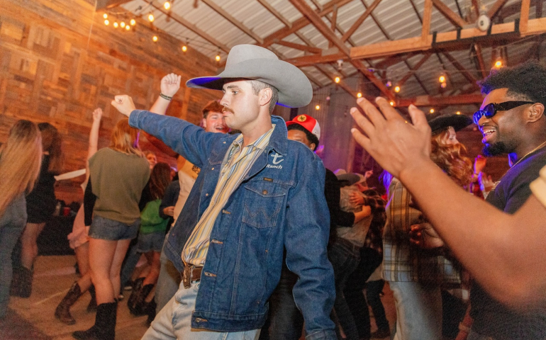 The Fits of Fall: Howdy Homecoming or Sweater Weather and Howdy Homecoming: Fall at SNU