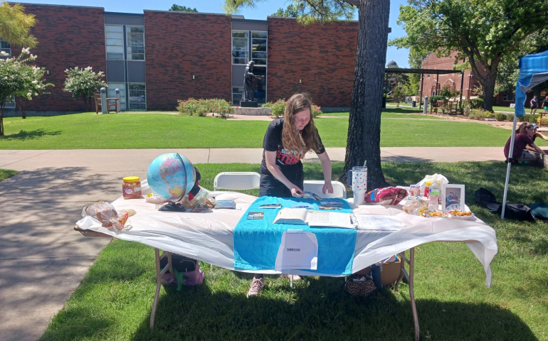 OnMission: Students Spread Hope One Sandwich at a Time